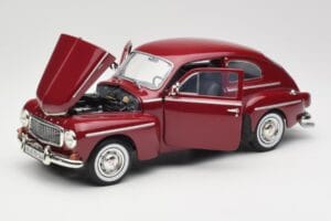 Volvo PV544 Cherry Red Revell 1:18 08887 Metāls — attēls 2 no 8