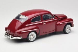 Volvo PV544 Cherry Red Revell 1:18 08887 Metāls — attēls 3 no 8