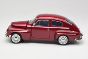 Volvo PV544 Cherry Red Revell 1:18 08887 Metāls — attēls 4 no 8