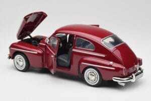 Volvo PV544 Cherry Red Revell 1:18 08887 Metāls — attēls 5 no 8