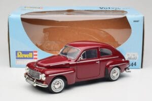 Volvo PV544 Cherry Red Revell 1:18 08887 Metāls — attēls 8 no 8