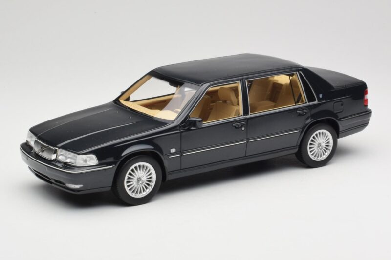 Volvo S90 Royal Blue DNA 1:18 DNA000088 Metāls
