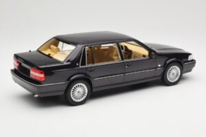 Volvo S90 Royal Violet DNA 1:18 DNA000089 Metāls — attēls 2 no 6