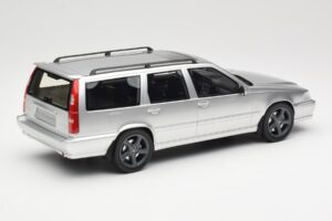 Volvo V70 R P80 Sudrabs DNA 1:18 DNA000155 Metāls — attēls 2 no 6