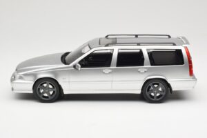 Volvo V70 R P80 Sudrabs DNA 1:18 DNA000155 Metāls — attēls 3 no 6