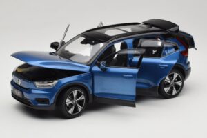 Volvo XC40 Recharge Zils Metaliks Paudi Model 1:18 2562373 Metāls — attēls 2 no 8