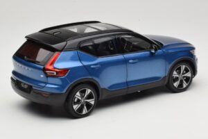 Volvo XC40 Recharge Zils Metaliks Paudi Model 1:18 2562373 Metāls — attēls 3 no 8