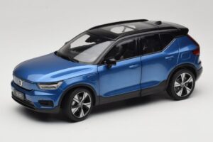 Volvo XC40 Recharge Zils Metaliks Paudi Model 1:18 2562373 Metāls