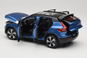Volvo XC40 Recharge Zils Metaliks Paudi Model 1:18 2562373 Metāls — attēls 5 no 8