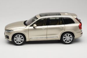 Volvo XC90 Luminous Sand Yellow Paudi Model 1:18 9430841 Metāls — attēls 4 no 8