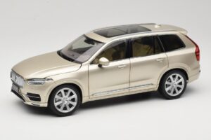 Volvo XC90 Luminous Sand Yellow Paudi Model 1:18 9430841 Metāls