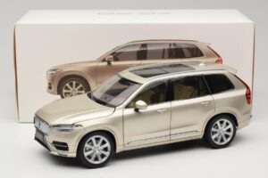 Volvo XC90 Luminous Sand Yellow Paudi Model 1:18 9430841 Metāls — attēls 8 no 8