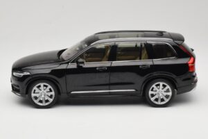 Volvo XC90 Onyx Black Paudi Model 1:18 9430842 Metāls — attēls 4 no 8