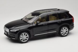 Volvo XC90 Onyx Black Paudi Model 1:18 9430842 Metāls