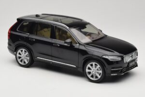 Volvo XC90 Onyx Black Paudi Model 1:18 9430842 Metāls — attēls 6 no 8