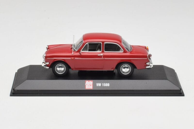 Volkswagen 1500 Ruby Sarkans Minichamps 1:43 VW001 Metāls