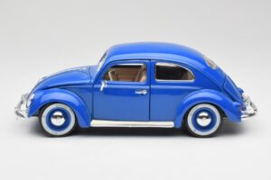 Volkswagen Beetle Zils Bburago 1:18 23124646 Metāls — attēls 4 no 8