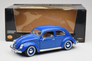 Volkswagen Beetle Zils Bburago 1:18 23124646 Metāls — attēls 8 no 8