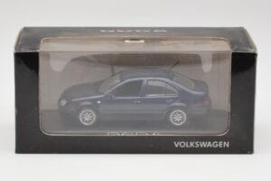 Volkswagen Bora Ocean Zils Minichamps 1:43 8198223B Metāls — attēls 4 no 4