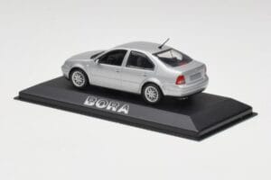 Volkswagen Bora Reflex Sudraba Minichamps 1:43 81982223S Metāls — attēls 3 no 4