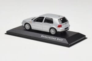 Volkswagen Golf Mk4 Reflex Sudraba Minichamps 1:43 4527111022 Metāls — attēls 3 no 4