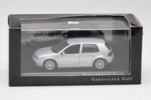 Volkswagen Golf Mk4 Reflex Sudraba Minichamps 1:43 4527111022 Metāls — attēls 4 no 4