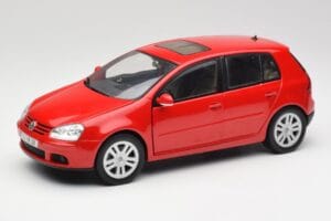 Volkswagen Golf Mk5 4-Door Tornado Sarkans Bburago 1:18 GOLF001 Metāls