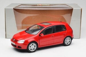 Volkswagen Golf Mk5 4-Door Tornado Sarkans Bburago 1:18 GOLF001 Metāls — attēls 8 no 8