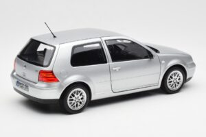 Volkswagen Golf Mk5 GTI Sudrabs Norev 1:18 188570 Metāls — attēls 3 no 8
