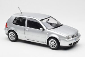 Volkswagen Golf Mk5 GTI Sudrabs Norev 1:18 188570 Metāls — attēls 6 no 8