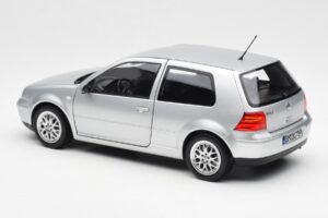 Volkswagen Golf Mk5 GTI Sudrabs Norev 1:18 188570 Metāls — attēls 7 no 8