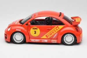 Volkswagen New Beetle Cup Bburago 1:18 3329 Metāls — attēls 4 no 8
