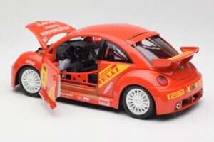 Volkswagen New Beetle Cup Bburago 1:18 3329 Metāls — attēls 5 no 8