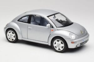 Volkswagen New Beetle Reflex Sudrabs Metāliski Bburago 1:18 3322 Metāls — attēls 6 no 8