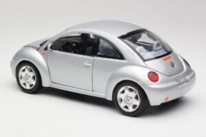 Volkswagen New Beetle Reflex Sudrabs Metāliski Bburago 1:18 3322 Metāls — attēls 7 no 8