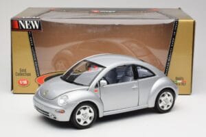 Volkswagen New Beetle Reflex Sudrabs Metāliski Bburago 1:18 3322 Metāls — attēls 8 no 8