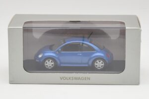 Volkswagen New Beetle Satellite Zils Minichamps 1:43 430058004 Metāls — attēls 4 no 4