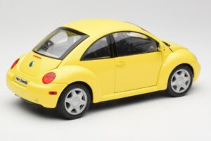 Volkswagen New Beetle Dzeltens Maisto 1:18 37800-M4 Metāls — attēls 3 no 8
