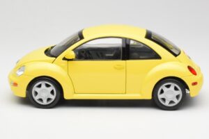 Volkswagen New Beetle Dzeltens Maisto 1:18 37800-M4 Metāls — attēls 4 no 8