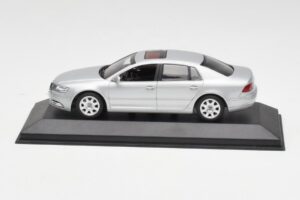 Volkswagen Phaeton Sudrabs Minichamps 1:43 3D0099300A Metāls