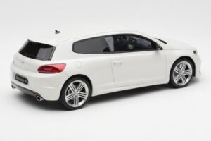 Volkswagen Scirocco Mk3 R Phase 1 Balts Otto 1:18 OT1090 Sveķi — attēls 2 no 6