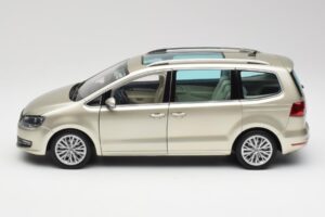 Volkswagen Sharan 7N Reflex Sudrabs Metaliks Minichamps 1:18 110051002 Metāls — attēls 4 no 8