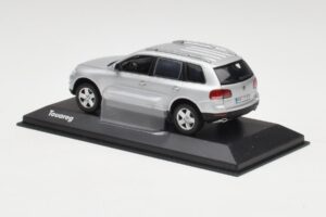 Volkswagen Touareg Reflex Sudrabs Minichamps 1:43 68625 Metāls — attēls 3 no 4