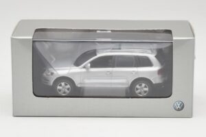 Volkswagen Touareg Reflex Sudrabs Minichamps 1:43 68625 Metāls — attēls 4 no 4