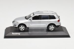 Volkswagen Touareg Reflex Sudrabs Minichamps 1:43 68625 Metāls