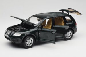 Volkswagen Touareg V10 TDI Canyon Green Bburago 1:18 34911-V1 Metāls — attēls 2 no 8