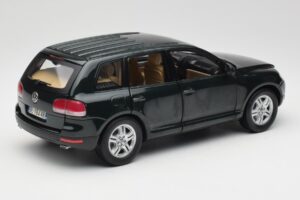 Volkswagen Touareg V10 TDI Canyon Green Bburago 1:18 34911-V1 Metāls — attēls 3 no 8