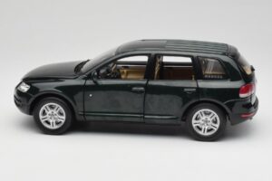 Volkswagen Touareg V10 TDI Canyon Green Bburago 1:18 34911-V1 Metāls — attēls 4 no 8