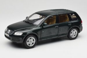 Volkswagen Touareg V10 TDI Canyon Green Bburago 1:18 34911-V1 Metāls