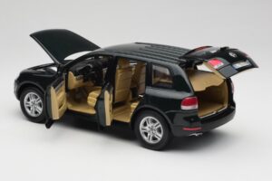 Volkswagen Touareg V10 TDI Canyon Green Bburago 1:18 34911-V1 Metāls — attēls 5 no 8